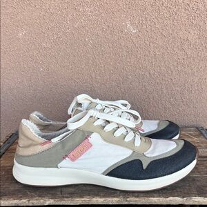 Taos Footwear Women's Sneakers - Cream, Black, Tan